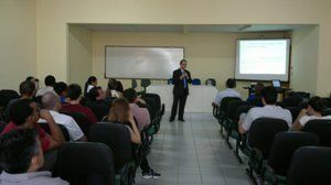 O campus do Polo do Vale do Rio Madeira (Humaitá) foi criado em 4/10/2006. Ao centro da foto está professor Gilson, em momento da aula 